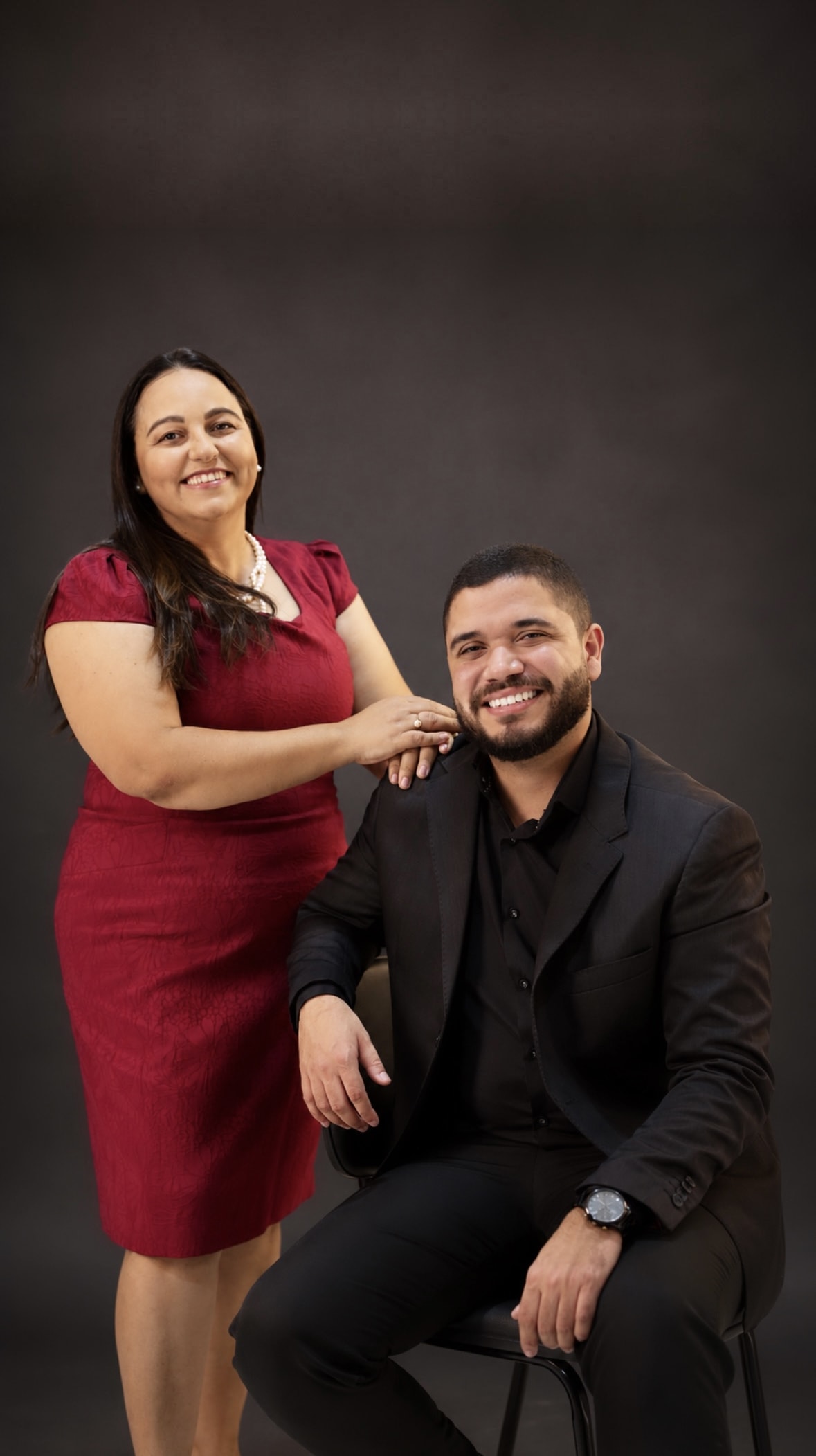 Os sócios fundadores do Palhari & Teófilo, juntos no escritório